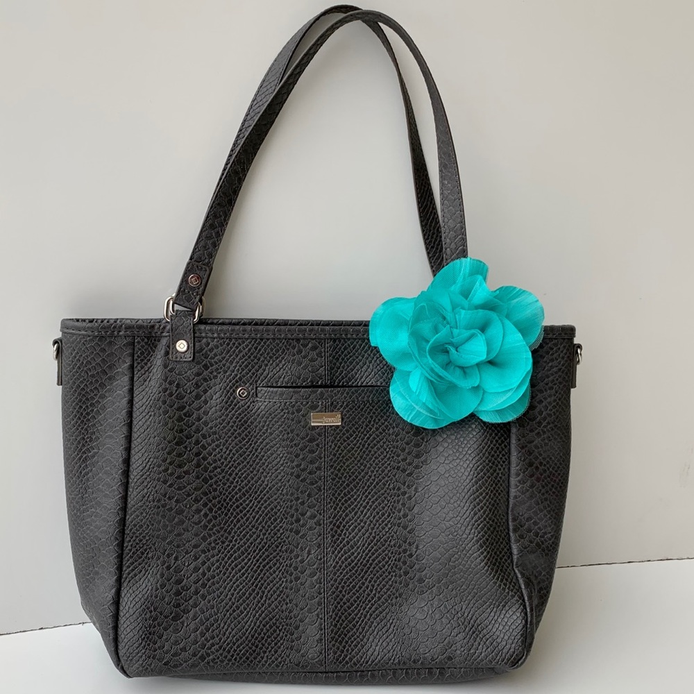 🌺Thirty-one flower clip or pin - Picture 2 of 5